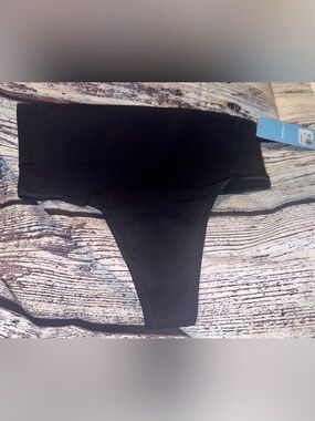 NWT Liliana Comfortably Curved Smoothing Thong
